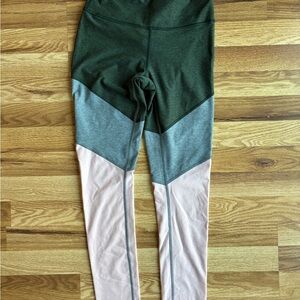 Outdoor Coices Colorblock Leggings in Green, light blue, and Pink